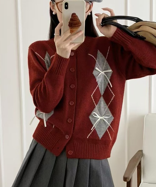 Girly Doll(ガーリードール)の「リボン付きアーガイル柄ニットカーディガン(カーディガン/ボレロ・レディース・グレー/ベージュ/ボルドー/ダークグレー・FREE)」の4枚目の写真