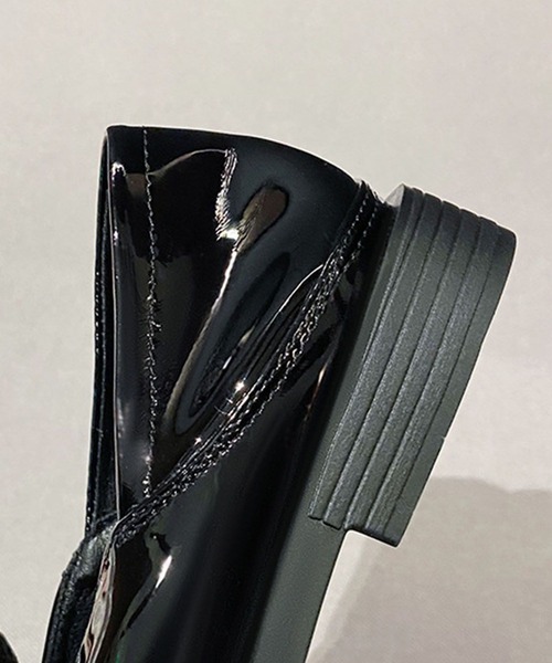 shoes365（シューズスリーシックスファイヴ）の「ゴールドリボンビット ローファー（ローファー・レディース・ライトベージュ/ブラック・23.0cm/25.5cm/25.0cm/24.5cm/23.5cm）」の11枚目の写真