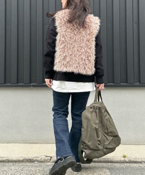 Right-on(ライトオン)の「【HONEYSUCKLE ROSE】フェイクファー ベスト (エコファー / 体型カバー)(ベスト・レディース・ブラウン/ライトベージュ・L/M)」の11枚目の写真