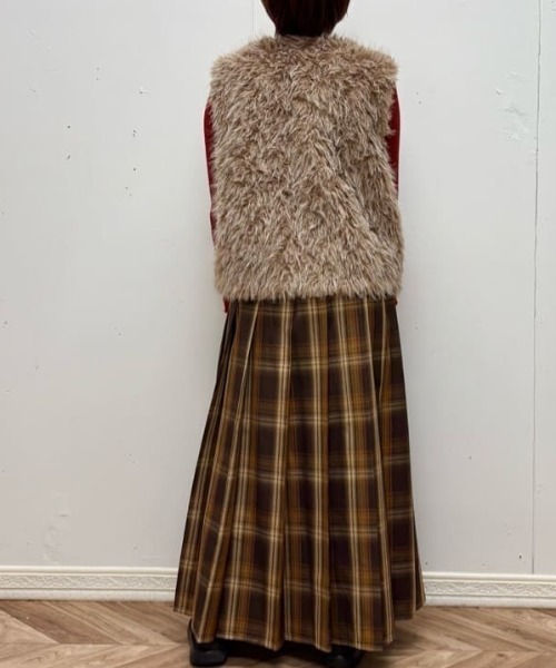 Right-on(ライトオン)の「【HONEYSUCKLE ROSE】フェイクファー ベスト (エコファー / 体型カバー)(ベスト・レディース・ブラウン/ライトベージュ・L/M)」の3枚目の写真