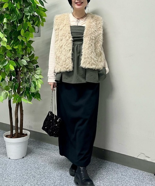 Right-on(ライトオン)の「【HONEYSUCKLE ROSE】フェイクファー ベスト (エコファー / 体型カバー)(ベスト・レディース・ブラウン/ライトベージュ・L/M)」の16枚目の写真