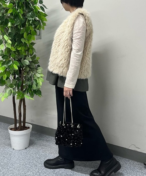 Right-on(ライトオン)の「【HONEYSUCKLE ROSE】フェイクファー ベスト (エコファー / 体型カバー)(ベスト・レディース・ブラウン/ライトベージュ・L/M)」の15枚目の写真