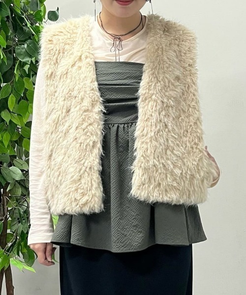 Right-on(ライトオン)の「【HONEYSUCKLE ROSE】フェイクファー ベスト (エコファー / 体型カバー)(ベスト・レディース・ブラウン/ライトベージュ・L/M)」の18枚目の写真