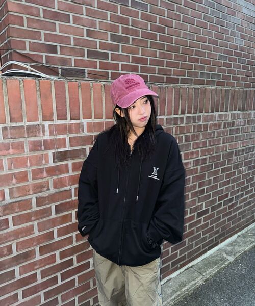 AVANDRESS(アバンドレス )の「UNISEX AV OVERSIZED ZIP-UP BLACK STITCH(パーカー・メンズ・ブラック・SMALL/MEDIUM/LARGE)」の4枚目の写真