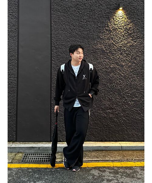 AVANDRESS(アバンドレス )の「UNISEX AV OVERSIZED ZIP-UP BLACK STITCH(パーカー・メンズ・ブラック・SMALL/MEDIUM/LARGE)」の6枚目の写真