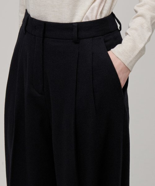 MUSINSA STANDARD WOMAN（ムシンサスタンダードウーマン）の「ウィメンズウールフランネルツーピンタックワイドスラックス[ブラック]（スラックス・レディース・その他・30/31/24/25/26/27/28/29）」の4枚目の写真