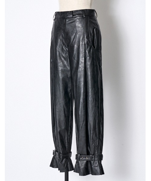 RUMCHE(ラムシェ)の「Fake Leather Belt Trousers / フェイクレザーベルトパンツ(その他パンツ・レディース・ブラック・SMALL/MEDIUM)」の8枚目の写真