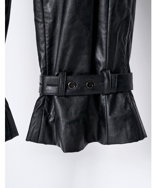 RUMCHE(ラムシェ)の「Fake Leather Belt Trousers / フェイクレザーベルトパンツ(その他パンツ・レディース・ブラック・SMALL/MEDIUM)」の3枚目の写真