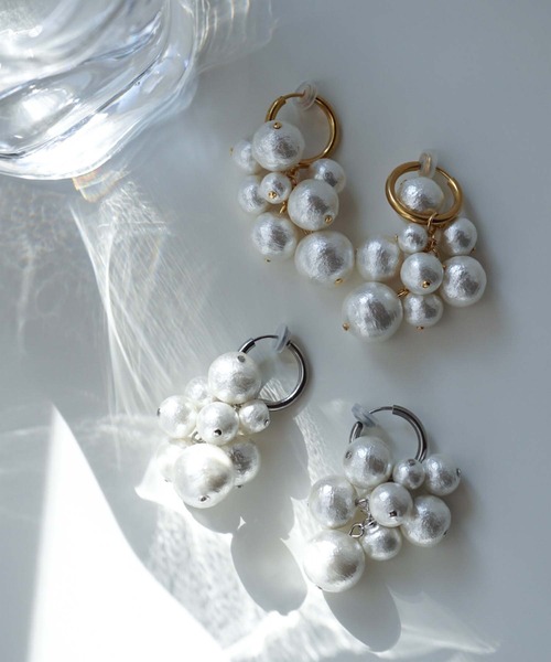 CERCA(チェルカ)の「saran jewelry/ビック コットンパール フープイヤリング(イヤリング・レディース・ゴールド/シルバー・FREE)」の3枚目の写真
