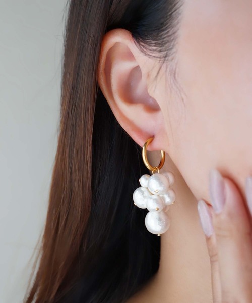 CERCA(チェルカ)の「saran jewelry/ビック コットンパール フープイヤリング(イヤリング・レディース・ゴールド/シルバー・FREE)」の6枚目の写真