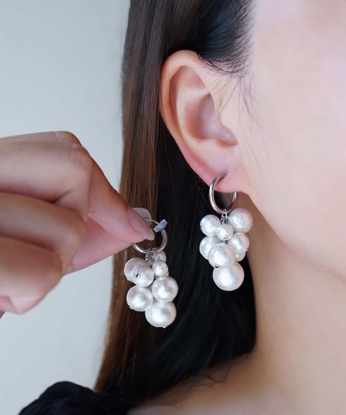 CERCA(チェルカ)の「saran jewelry/ビック コットンパール フープイヤリング(イヤリング・レディース・ゴールド/シルバー・FREE)」の11枚目の写真