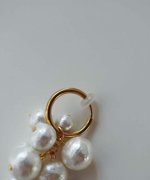 CERCA(チェルカ)の「saran jewelry/ビック コットンパール フープイヤリング(イヤリング・レディース・ゴールド/シルバー・FREE)」の15枚目の写真