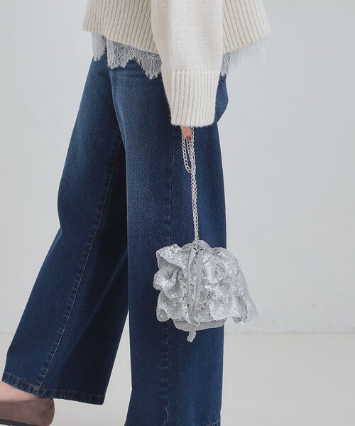 SHOO・LA・RUE（シューラルー）の「スパンコールフリル巾着ショルダーバッグ（ショルダーバッグ・レディース・ダークブラウン/シルバー/ブラック・00）」の8枚目の写真