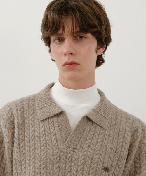 WEDNESDAY OASIS（ウェンズデーオアシス）の「ブリティッシュケーブルオープンカラーニット_BEIGE(WC25-KN74)（ニット/セーター・メンズ・ベージュ・MEDIUM/LARGE）」の4枚目の写真