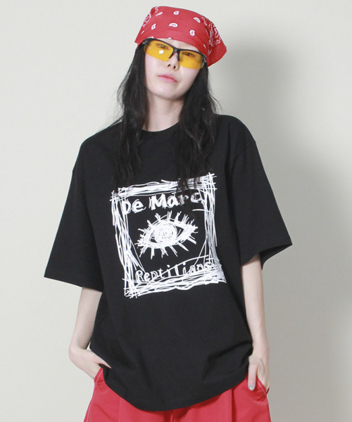 DEMARC(ドゥマーク)の「オーバーサイズスクエアプリント半袖Tシャツブラック(Tシャツ/カットソー・レディース・その他・LARGE/MEDIUM)」の2枚目の写真