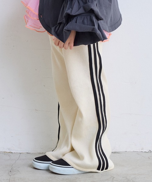 MARKEY'S(マーキーズ)の「ワッフルラインフレアーパンツ(その他パンツ・キッズ・ブルー/イエロー/オフホワイト・110/100/90/120/150/140/130)」の2枚目の写真