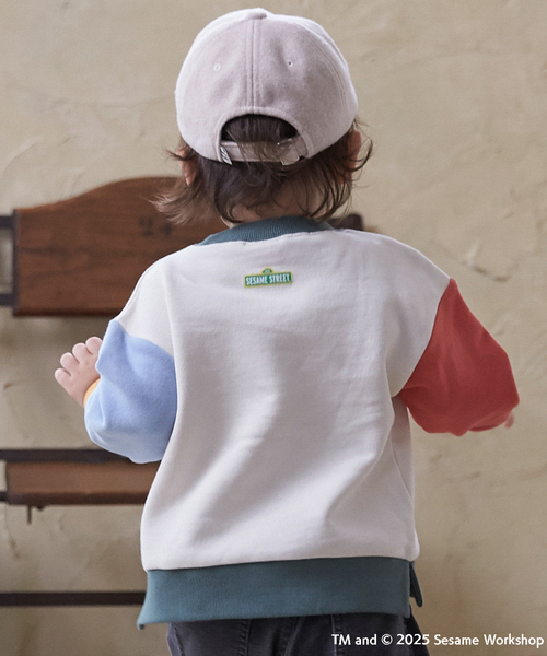 petit main（プティマイン）の「【SESAME STREET】キャラいっぱいトレーナー（スウェット・キッズ・カラフル/クリーム/ライトブルー・120cm/130cm/90cm/110cm/80ｃｍ/100cm）」の4枚目の写真