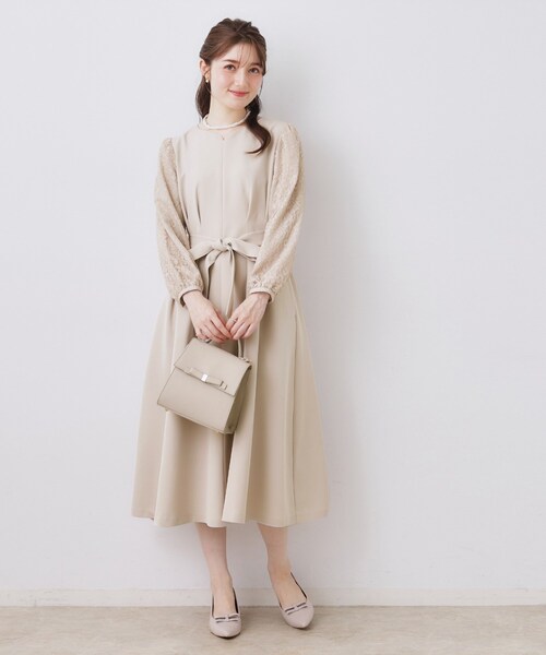 couture brooch（クチュールブローチ）の「【ハレの日・通勤】レース袖タックフレアワンピース（ワンピース・レディース・サンドベージュ/ネイビー・36/38/40/42）」の3枚目の写真