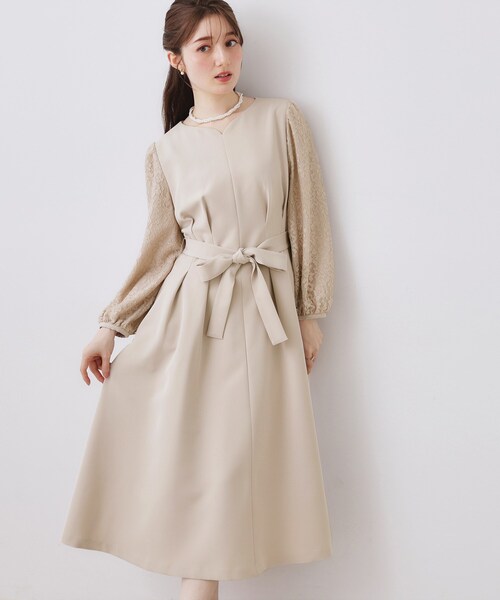 couture brooch（クチュールブローチ）の「【ハレの日・通勤】レース袖タックフレアワンピース（ワンピース・レディース・サンドベージュ/ネイビー・36/38/40/42）」の6枚目の写真