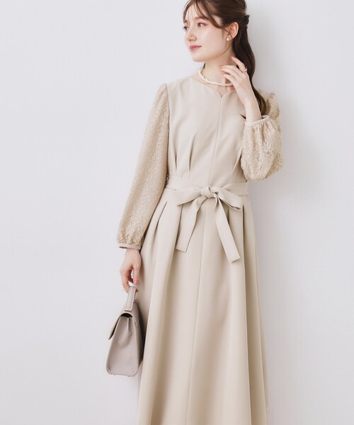 couture brooch（クチュールブローチ）の「【ハレの日・通勤】レース袖タックフレアワンピース（ワンピース・レディース・サンドベージュ/ネイビー・36/38/40/42）」の7枚目の写真