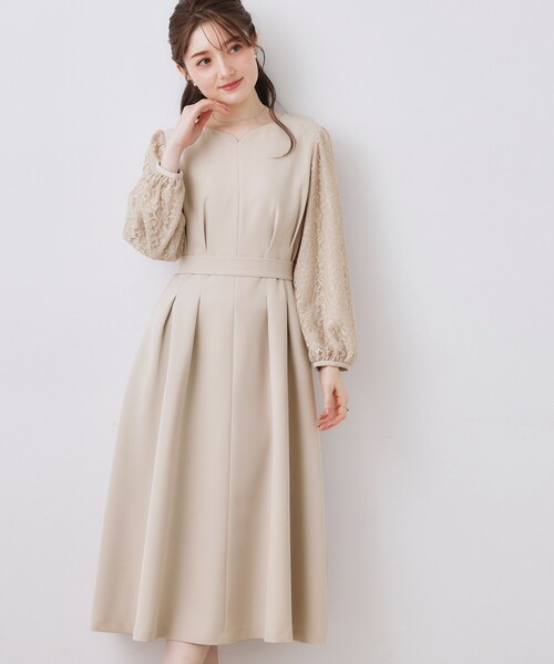 couture brooch（クチュールブローチ）の「【ハレの日・通勤】レース袖タックフレアワンピース（ワンピース・レディース・サンドベージュ/ネイビー・36/38/40/42）」の9枚目の写真