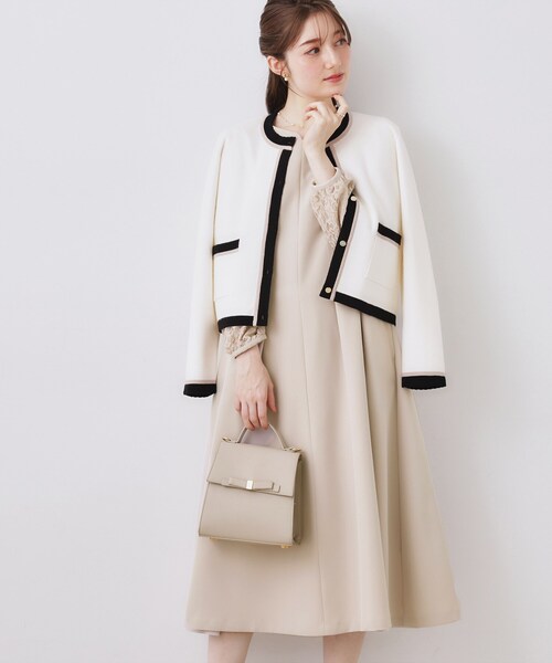 couture brooch（クチュールブローチ）の「【ハレの日・通勤】レース袖タックフレアワンピース（ワンピース・レディース・サンドベージュ/ネイビー・36/38/40/42）」の10枚目の写真