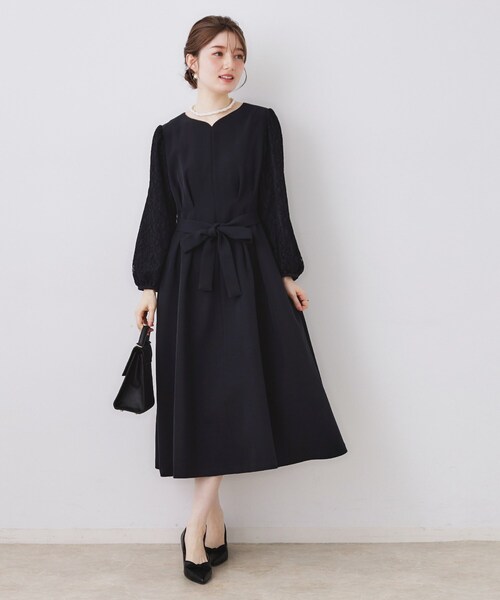 couture brooch（クチュールブローチ）の「【ハレの日・通勤】レース袖タックフレアワンピース（ワンピース・レディース・サンドベージュ/ネイビー・36/38/40/42）」の11枚目の写真