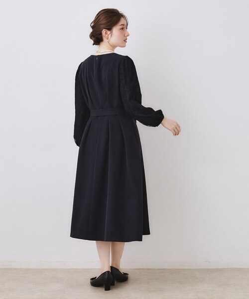 couture brooch（クチュールブローチ）の「【ハレの日・通勤】レース袖タックフレアワンピース（ワンピース・レディース・サンドベージュ/ネイビー・36/38/40/42）」の13枚目の写真