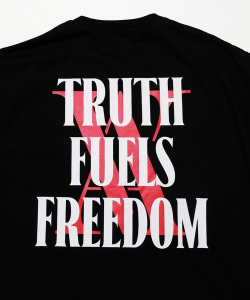 VANQUISH（ヴァンキッシュ）の「VANQUISH / ヴァンキッシュ Truth Fuels Freedom 半袖Tシャツ（Tシャツ/カットソー・メンズ・ホワイト/ブラック・M/L）」の4枚目の写真