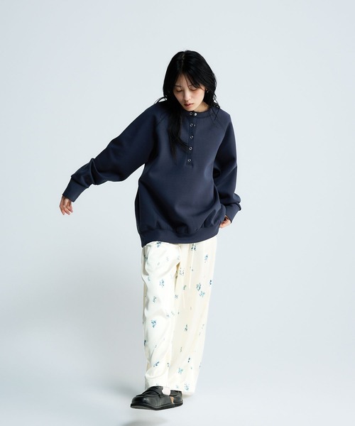 JEANASIS(ジーナシス)の「Fadeダンボールヘンリープルオーバー/638839(スウェット・レディース・グレー/ブラック系その他/ネイビー・FREE)」の15枚目の写真