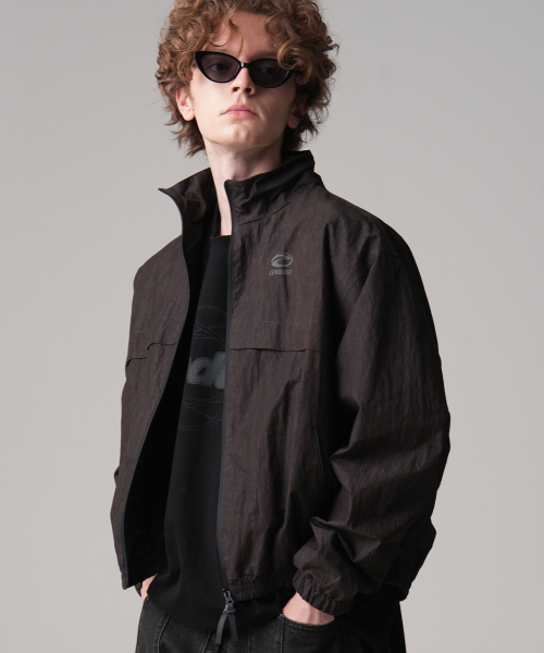 ZENDUST(ジェンダスト)の「Rne CN Windbreaker Jumper - 2COL(ナイロンジャケット・レディース・ライトグレー/ブラック・MEDIUM/LARGE)」の3枚目の写真