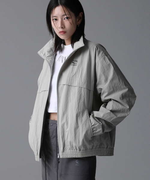 ZENDUST(ジェンダスト)の「Rne CN Windbreaker Jumper - 2COL(ナイロンジャケット・レディース・ライトグレー/ブラック・MEDIUM/LARGE)」の6枚目の写真