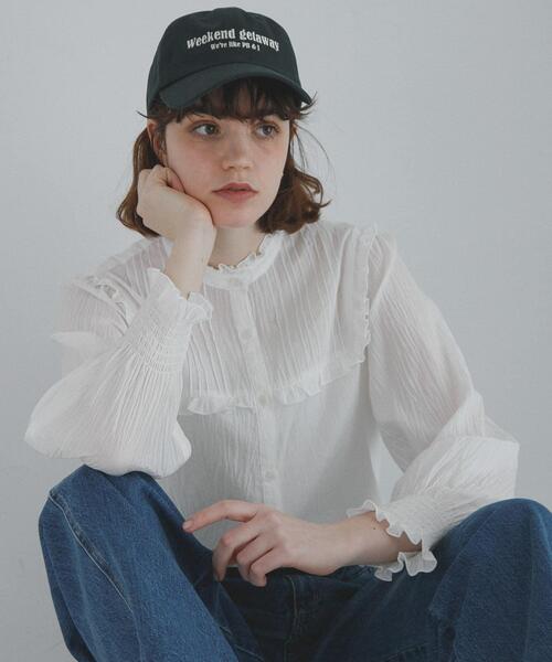 URBAN RESEARCH Sonny Label(アーバンリサーチサニーレーベル)の「『WEB限定』スタンドカラーピンタックフリルシャツ(シャツ/ブラウス・レディース・オフホワイト/ブラック・FREE)」の1枚目の写真