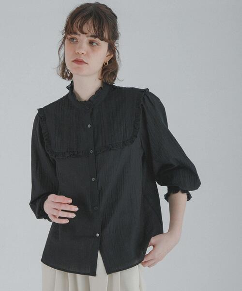 URBAN RESEARCH Sonny Label(アーバンリサーチサニーレーベル)の「『WEB限定』スタンドカラーピンタックフリルシャツ(シャツ/ブラウス・レディース・オフホワイト/ブラック・FREE)」の2枚目の写真