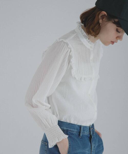 URBAN RESEARCH Sonny Label(アーバンリサーチサニーレーベル)の「『WEB限定』スタンドカラーピンタックフリルシャツ(シャツ/ブラウス・レディース・オフホワイト/ブラック・FREE)」の4枚目の写真