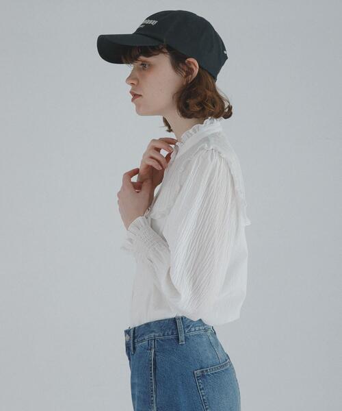 URBAN RESEARCH Sonny Label(アーバンリサーチサニーレーベル)の「『WEB限定』スタンドカラーピンタックフリルシャツ(シャツ/ブラウス・レディース・オフホワイト/ブラック・FREE)」の6枚目の写真