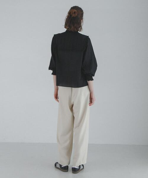 URBAN RESEARCH Sonny Label(アーバンリサーチサニーレーベル)の「『WEB限定』スタンドカラーピンタックフリルシャツ(シャツ/ブラウス・レディース・オフホワイト/ブラック・FREE)」の21枚目の写真