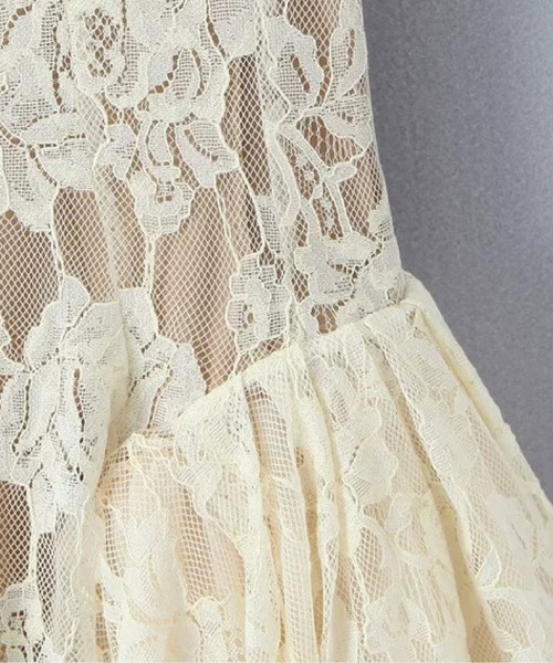 LA POMME petit(ラポミ・プチ)の「Texture Lace Waisted Cami Dress(ワンピース・レディース・アイボリー/ブラック・MEDIUM/SMALL/LARGE)」の4枚目の写真