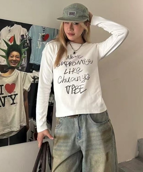 AsRiRe(アスリレイ)の「26ss 前プリントシュート丈トップス(Tシャツ/カットソー・レディース・ライトグレー/ホワイト系その他/ホワイト/ネイビー/ブラック・M)」の3枚目の写真