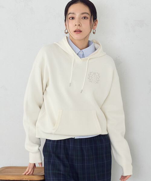 COMME CA ISM（コムサイズム）の「エンブレムロゴ フードニットパーカー（パーカー・レディース・ネイビー/アイボリー・FREE）」の2枚目の写真