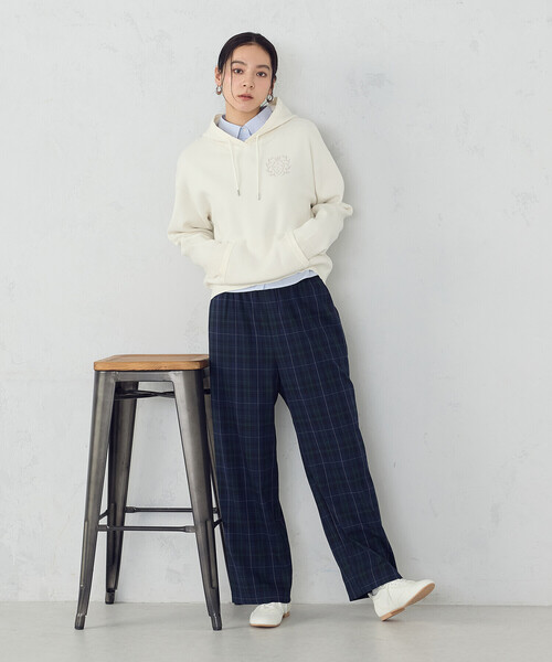 COMME CA ISM（コムサイズム）の「エンブレムロゴ フードニットパーカー（パーカー・レディース・ネイビー/アイボリー・FREE）」の3枚目の写真