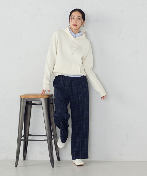 COMME CA ISM（コムサイズム）の「エンブレムロゴ フードニットパーカー（パーカー・レディース・ネイビー/アイボリー・FREE）」の4枚目の写真
