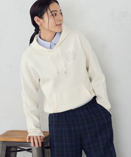 COMME CA ISM（コムサイズム）の「エンブレムロゴ フードニットパーカー（パーカー・レディース・ネイビー/アイボリー・FREE）」の6枚目の写真
