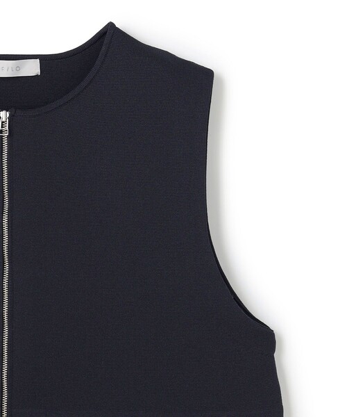 UNFILO（アンフィーロ）の「【セレモニー】BEAUTY FORM KNIT ZIPジレ（ベスト・レディース・ネイビー系/ブラック系/ベージュ系・SMALL/LARGE/MEDIUM）」の17枚目の写真