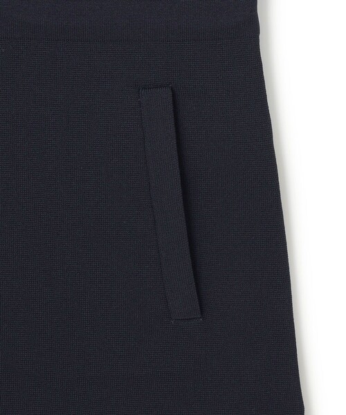 UNFILO（アンフィーロ）の「【セレモニー】BEAUTY FORM KNIT ZIPジレ（ベスト・レディース・ネイビー系/ブラック系/ベージュ系・SMALL/LARGE/MEDIUM）」の6枚目の写真