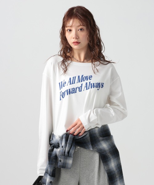 BAYFLOW（ベイフロー）の「[サラッとした肌触り]スムースタッチロゴロンT（Tシャツ/カットソー・レディース・オフホワイト/グレイッシュベージュ/ホワイト系/ネイビー/ブラウン・MEDIUM/SMALL）」の10枚目の写真