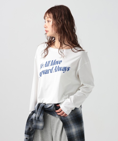 BAYFLOW（ベイフロー）の「[サラッとした肌触り]スムースタッチロゴロンT（Tシャツ/カットソー・レディース・オフホワイト/グレイッシュベージュ/ホワイト系/ネイビー/ブラウン・MEDIUM/SMALL）」の11枚目の写真