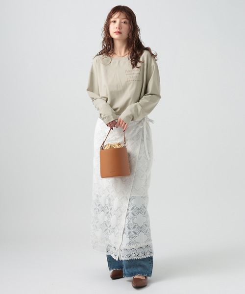 BAYFLOW（ベイフロー）の「[サラッとした肌触り]スムースタッチロゴロンT（Tシャツ/カットソー・レディース・オフホワイト/グレイッシュベージュ/ホワイト系/ネイビー/ブラウン・MEDIUM/SMALL）」の14枚目の写真