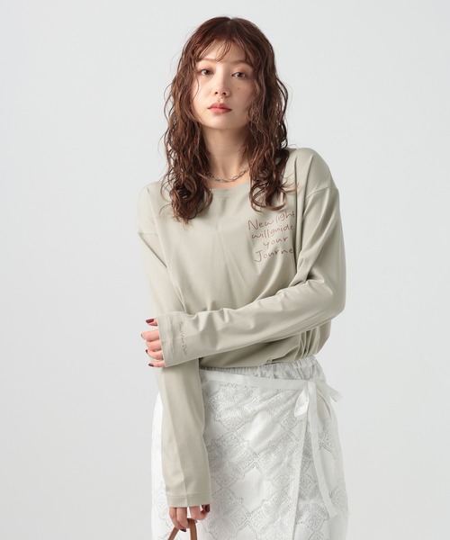 BAYFLOW（ベイフロー）の「[サラッとした肌触り]スムースタッチロゴロンT（Tシャツ/カットソー・レディース・オフホワイト/グレイッシュベージュ/ホワイト系/ネイビー/ブラウン・MEDIUM/SMALL）」の16枚目の写真