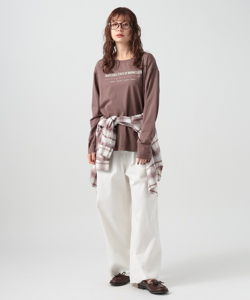 BAYFLOW（ベイフロー）の「[サラッとした肌触り]スムースタッチロゴロンT（Tシャツ/カットソー・レディース・オフホワイト/グレイッシュベージュ/ホワイト系/ネイビー/ブラウン・MEDIUM/SMALL）」の17枚目の写真